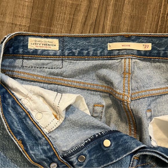 Levi’s Wedgie Fit Jeans - Picture 2 of 6